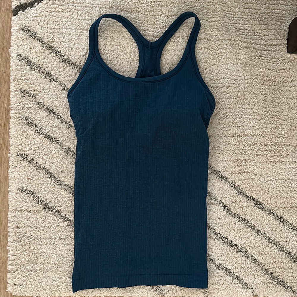 Lululemon Ebb to street tank